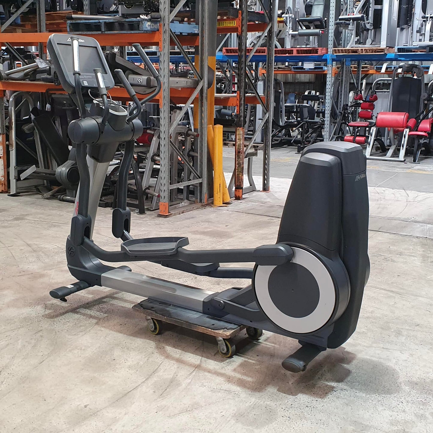 Life Fitness Discovery SE Series Crosstrainer – Touchscreen Console