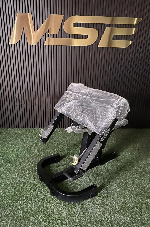 Technogym PURE STRENGTH Preacher Curl – Biceps Bench