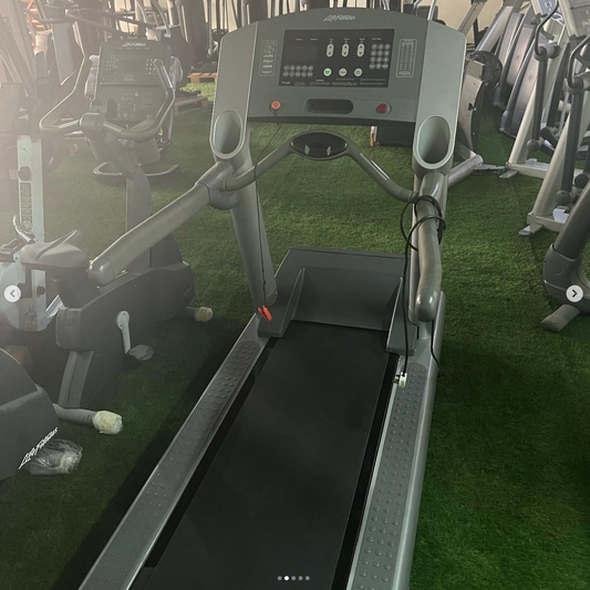 Life Fitness 95 Series Treadmill