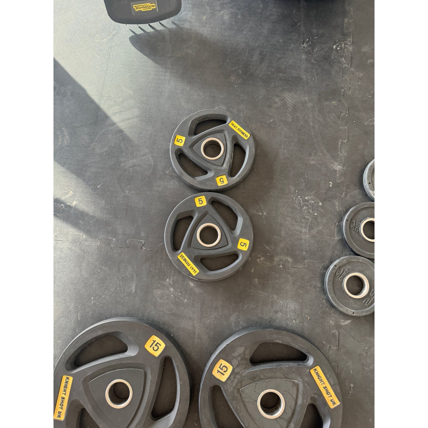 250 KG Olympic Weight Plate Set + Hammer Strength Plate Tree