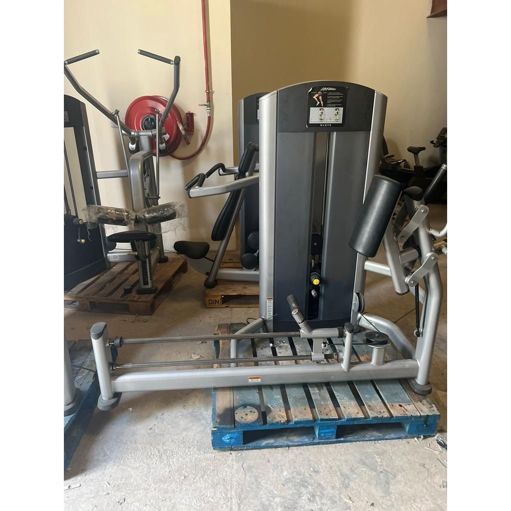 Life Fitness Signature Gluteus Machine