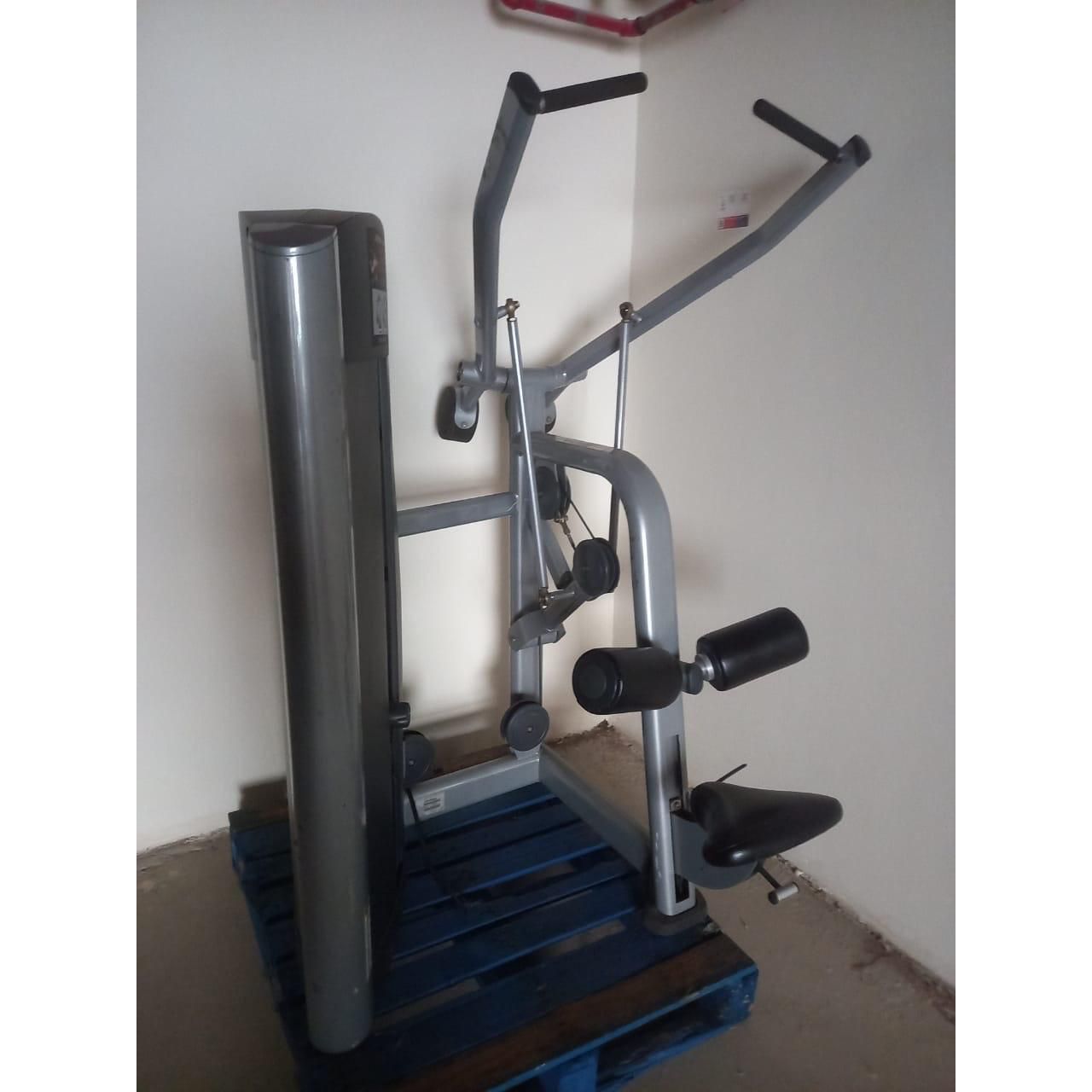 Life Fitness Signature Pull Down – Back Machine