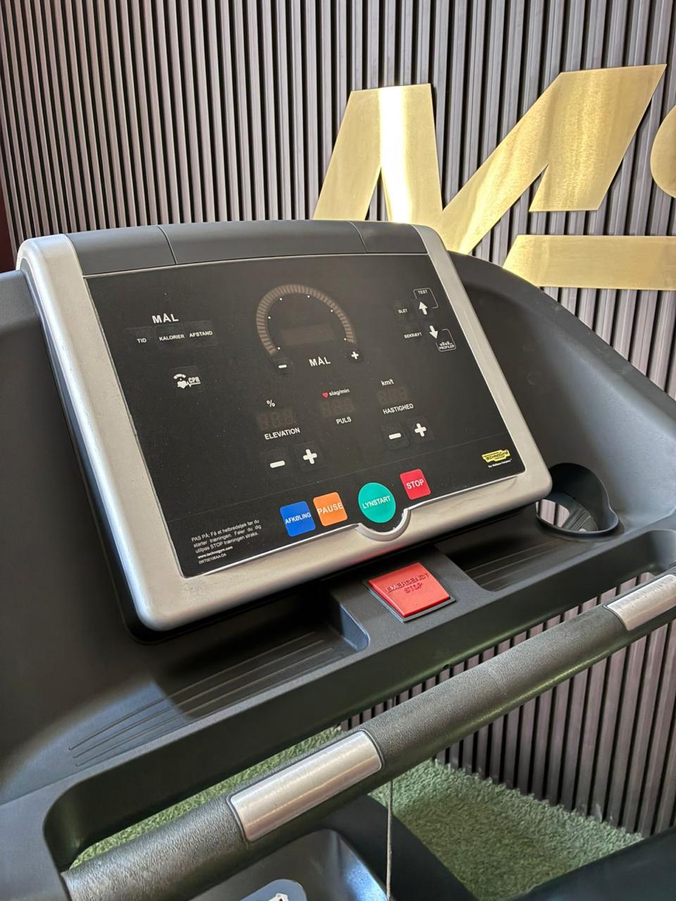 Technogym RUN Treadmill 500 LED
