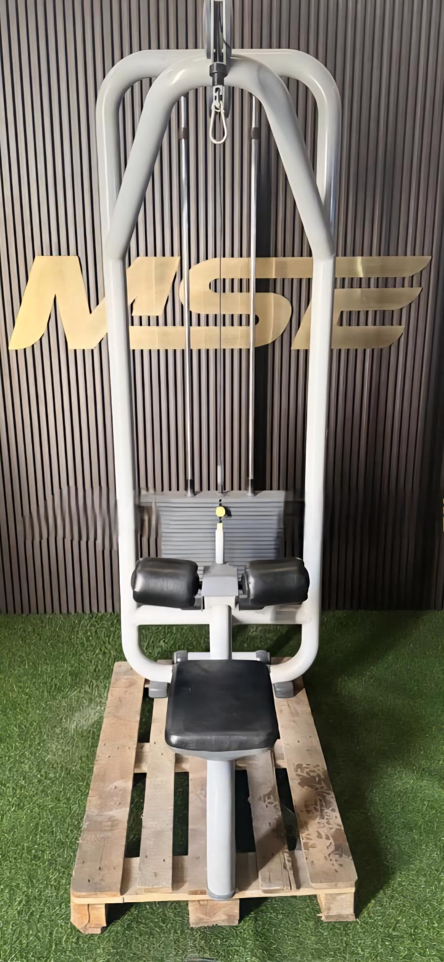 Technogym Element+ Lat Machine MB400