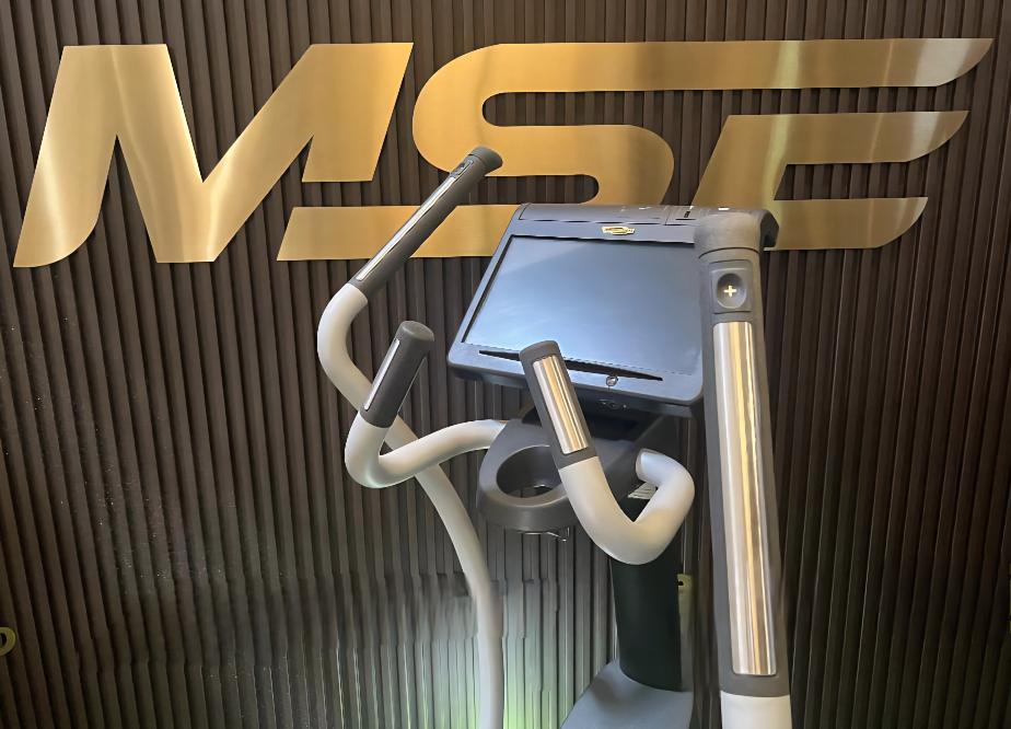 Technogym Crosstrainer – Black Edition – Unity 3.0 Touchscreen
