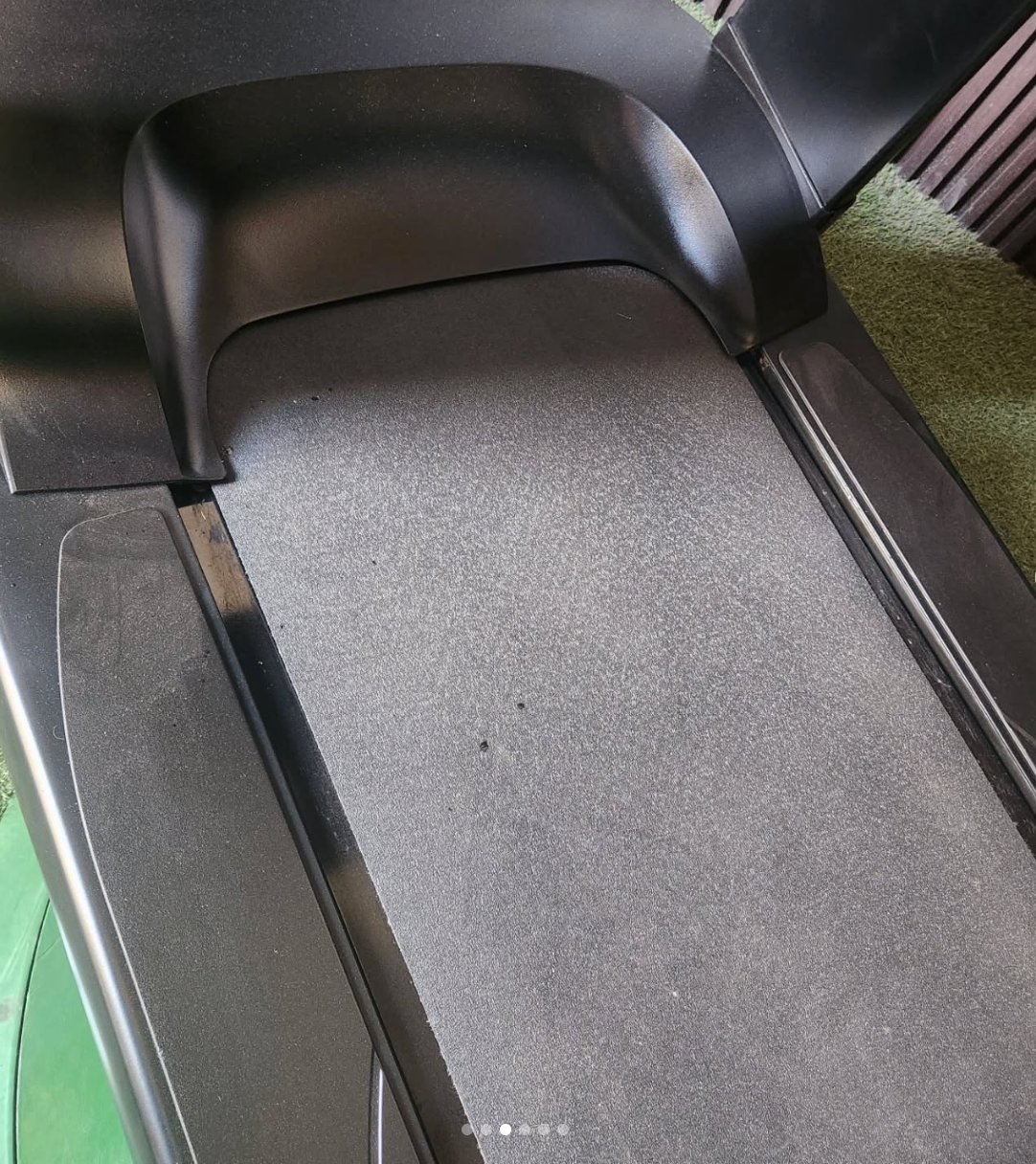 Life Fitness 95T Treadmill – SE Console