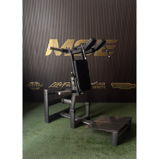 GYM80 PURE KRAFT Plate-Loaded Squat Machine