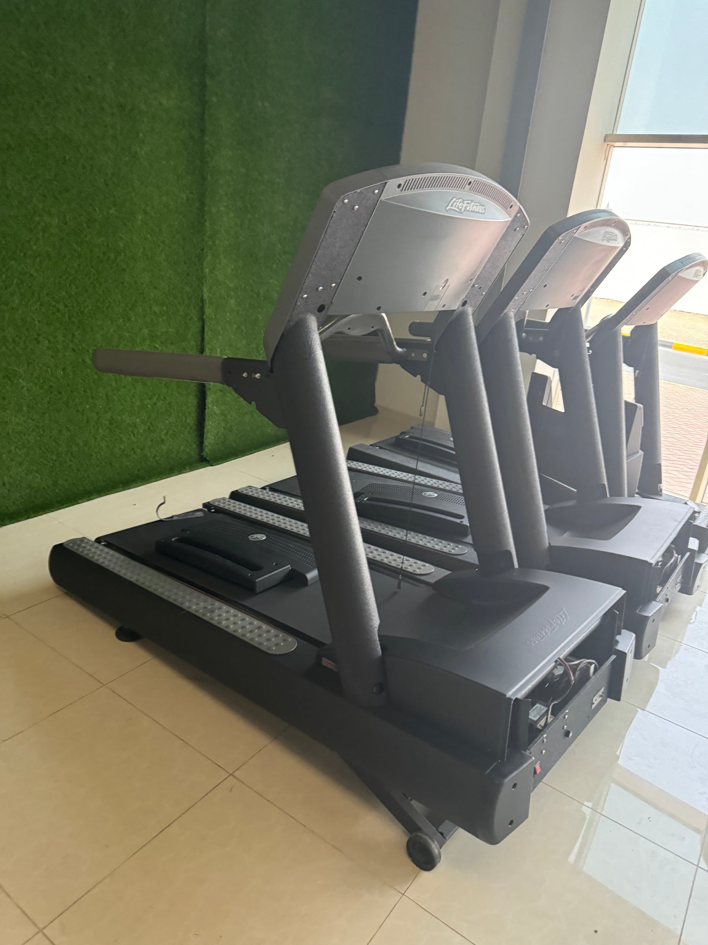 SUPER SALE ! Life Fitness 95 Treadmill